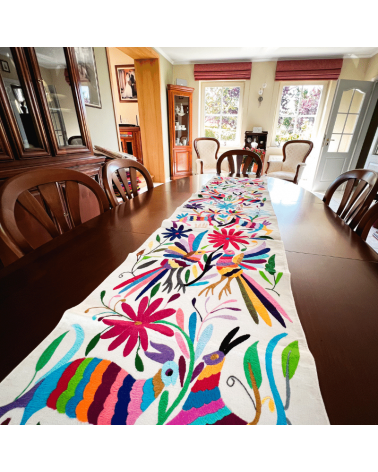 Camino de mesa en bordado Otomí (191 cm x 41 cm)